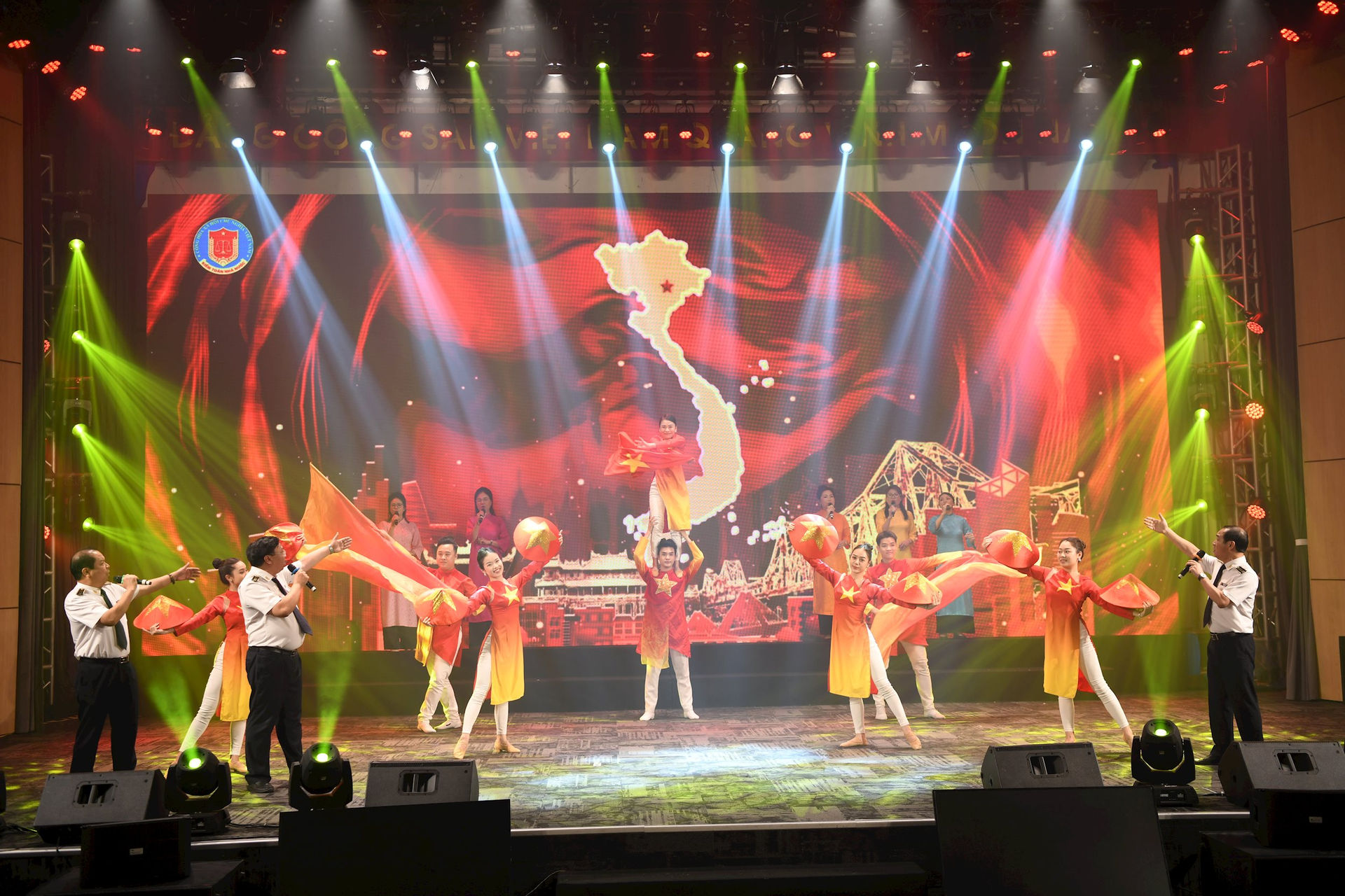 Tổ quốc đã trao ta niềm tin