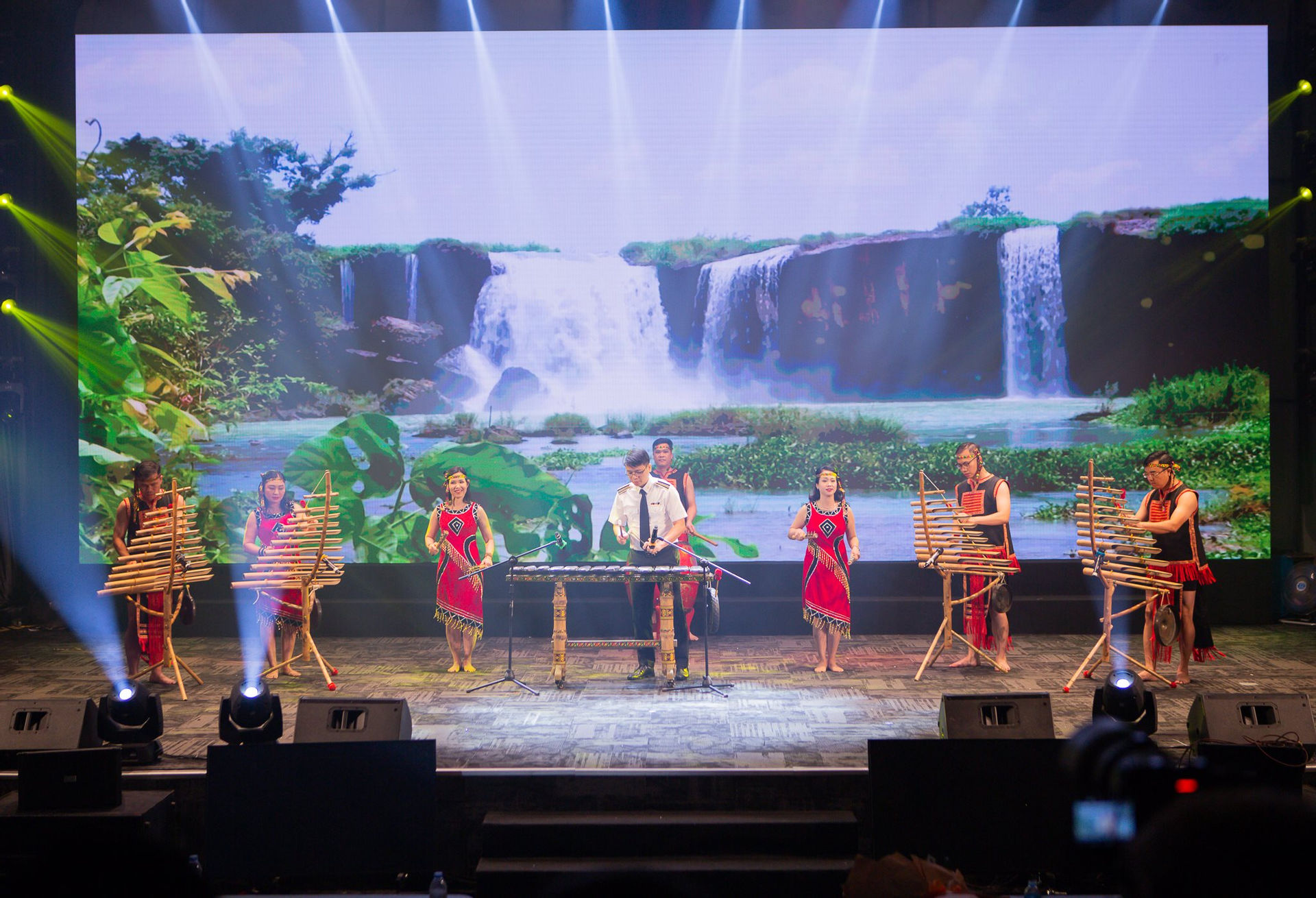 Em gái Kiểm toán lên vùng cao