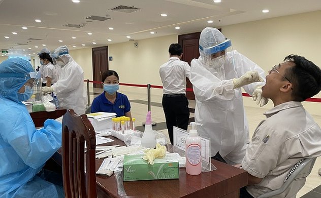 Thủ tướng ký ban hành Nghị quyết về mua vaccine COVID-19