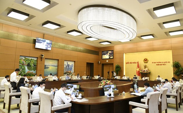 Uỷ ban Thường vụ Quốc hội cho ý kiến về Báo cáo của Chính phủ về thi hành Hiến pháp, Luật, Nghị quyết