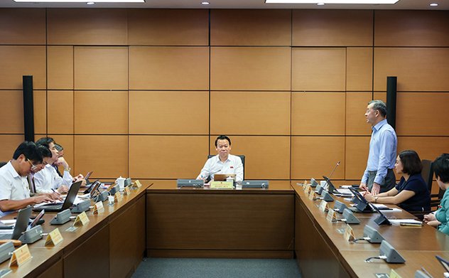 Quốc hội thảo luận tại tổ về dự thảo Nghị quyết thí điểm cấp quyền lựa chọn sử dụng biển số ô tô thông qua đấu giá