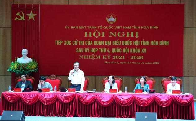 Ủy viên Ban Chấp hành Trung ương Đảng, Tổng Kiểm toán nhà nước Ngô Văn Tuấn tiếp xúc cử tri tại Thành phố Hòa Bình