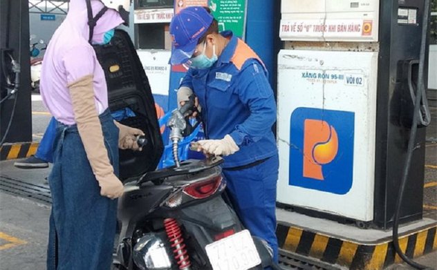Chính phủ đang nghiên cứu việc giảm thêm thuế đối với xăng dầu, đảm bảo ổn định kinh tế vĩ mô