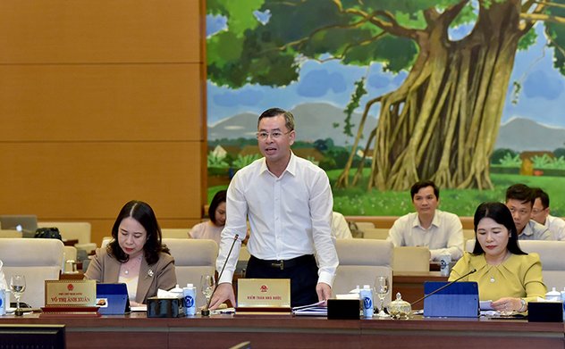 Ủy viên Ban chấp hành Trung ương Đảng, Phó Tổng Kiểm toán nhà nước phụ trách Ngô Văn Tuấn báo cáo Quốc hội về công tác năm 2022 và kế hoạch kiểm toán năm 2023 của Kiểm toán nhà nước