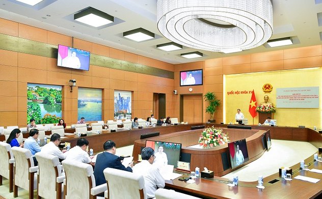 Đoàn giám sát của UBTVQH về đổi mới chương trình, sách giáo khoa giáo dục phổ thông làm việc với các Bộ, ngành