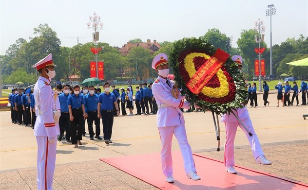 Đoàn Thanh niên Kiểm toán nhà nước dâng hương viếng Lăng Chủ tịch Hồ Chí Minh