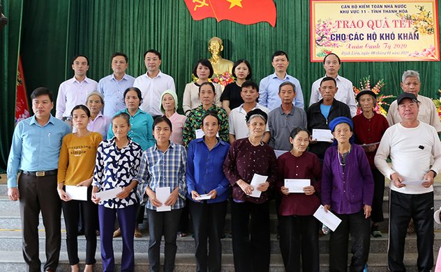 Công đoàn KTNN khu vực XI trao quà từ thiện tại huyện Thạch Thành và huyện Yên Định tỉnh Thanh Hóa