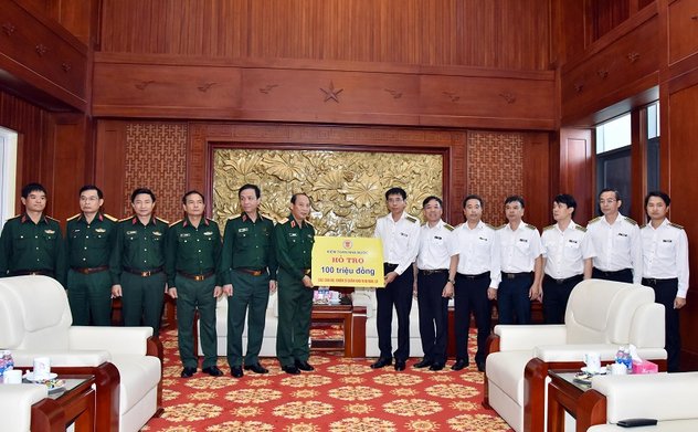 Đoàn công tác của Kiểm toán nhà nước tri ân những đóng góp, hy sinh của cán bộ, chiến sỹ Quân khu 4