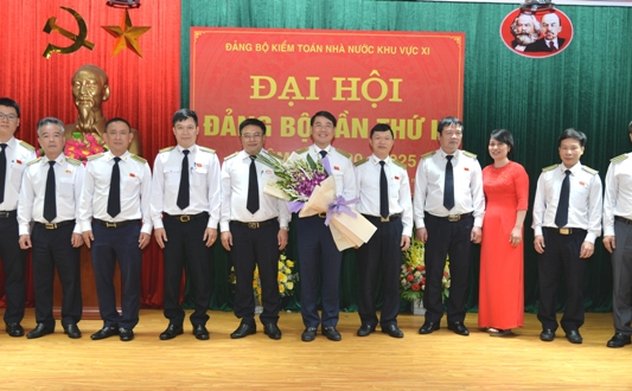 Công tác xây dựng đảng phải gắn liền với lãnh đạo thực hiện nhiệm vụ chính trị