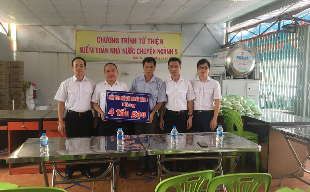 KTNN chuyên ngành V tặng 4 tấn gạo cho ATM gạo miễn phí thành phố Bến Tre