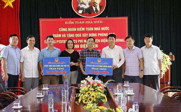 Công đoàn Đoàn Ban Quản lý dự án Đầu tư xây dựng chuyên ngành và KTNN khu vực VII thăm và tặng quà Trường Phổ thông dân tộc bán trú Phì Nhừ, Huyện điện Biên Đông, tỉnh Điện biện