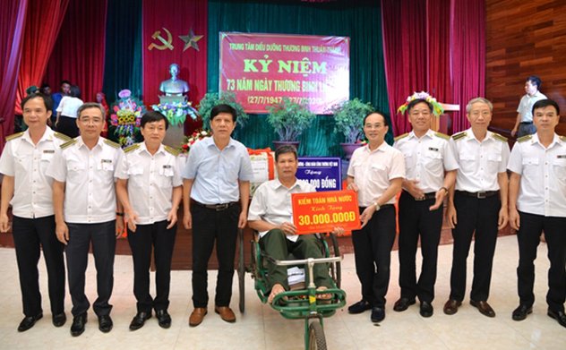 Kiểm toán nhà nước thăm, tặng quà Trung tâm Điều dưỡng Thương binh Thuận Thành, tỉnh Bắc Ninh