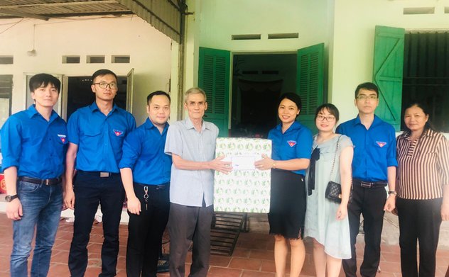 Đoàn Thanh niên KTNN khu vực X thăm và tặng quà người có công với cách mạng tại Thái Nguyên