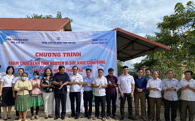 KTNN khu vực VII tổ chức khám bệnh, tư vấn sức khoẻ, cấp thuốc điều trị miễn phí cho người dân xã Pá Lau huyện Trạm Tấu