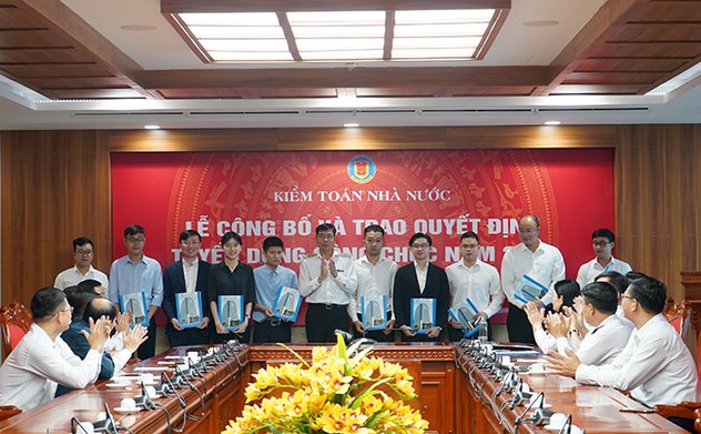 Kiểm toán nhà nước trao quyết định tuyển dụng công chức năm 2020