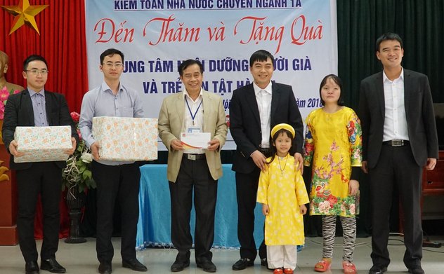 KTNN chuyên ngành Ia thăm, tặng quà Trung tâm nuôi dưỡng người già và trẻ khuyết tật xã Thụy An, Hà Nội