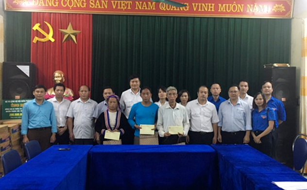 KTNN chuyên ngành IV trao quà ủng hộ đồng bào bị lũ lụt tại huyện Phong Thổ, tỉnh Lai Châu