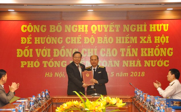 Công bố và trao Nghị quyết nghỉ hưu cho Phó Tổng Kiểm toán nhà nước Cao Tấn Khổng
