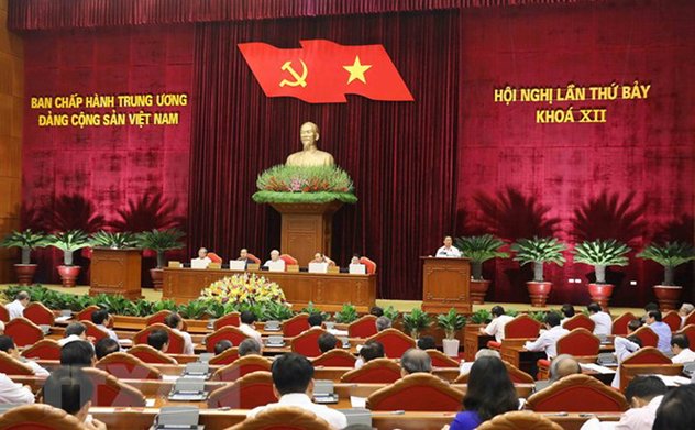 Tiền lương phải đảm bảo đời sống cho công chức, viên chức, lực lượng vũ trang và người lao động trong doanh nghiệp