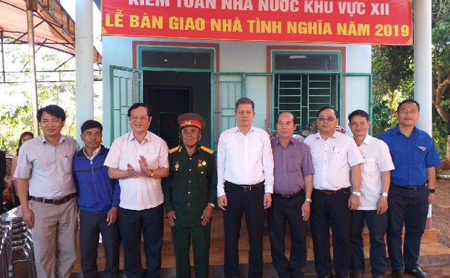 Kiểm toán nhà nước khu vực XII trao nhà tình nghĩa tại huyện Chư Sê – tỉnh Gia Lai.