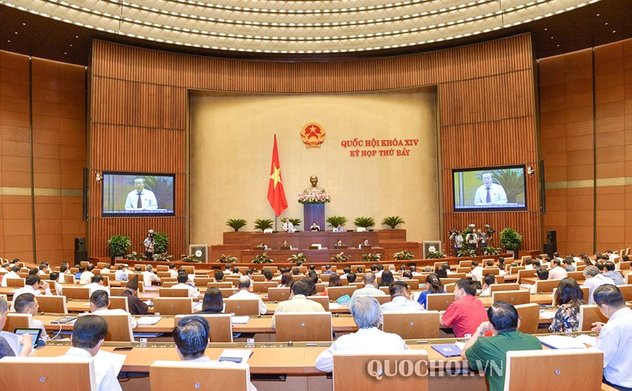 Các đại biểu Quốc hội thảo luận tại tổ về phân bổ, sử dụng nguồn dự phòng Kế hoạch đầu tư công trung hạn giai đoạn 2016-202; Bộ luật Lao động (sửa đổi)