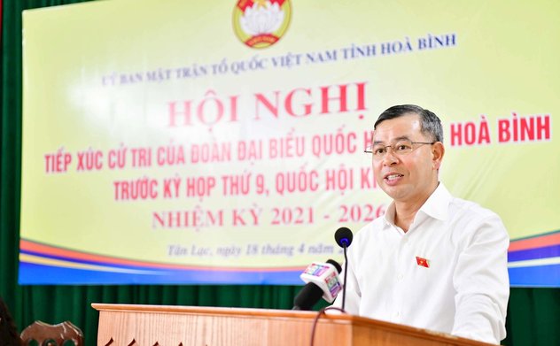 Tổng Kiểm toán nhà nước Ngô Văn Tuấn tiếp xúc cử tri tại huyện Tân Lạc, tỉnh Hòa Bình