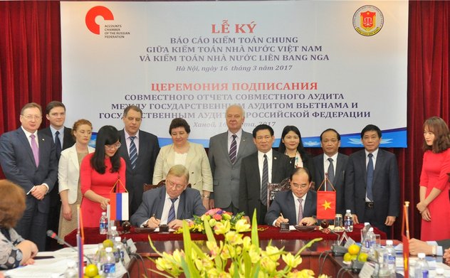 Tổng kiểm toán nhà nước Hồ Đức Phớc trả lời nhiều thắc mắc của cử tri tỉnh Nghệ An