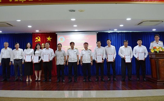 Kiểm toán nhà nước khu vực IX công bố quyết định tiếp nhận công chức