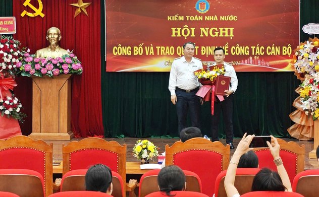 Công bố và trao quyết định về công tác cán bộ tại Kiểm toán nhà nước khu vực V