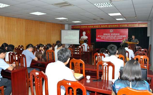 Khai giảng lớp tập huấn 23 Chuẩn mực KTNN cho khối tham mưu, sự nghiệp