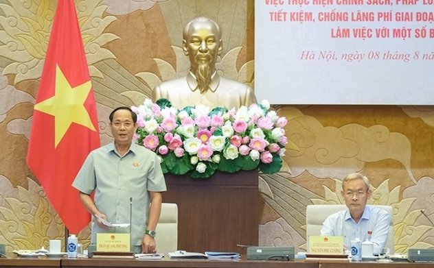 Phó Chủ tịch Quốc hội, Thượng tướng Trần Quang Phương chủ trì làm việc với Bộ Công thương về thực hành tiết kiệm, chống lãng phí