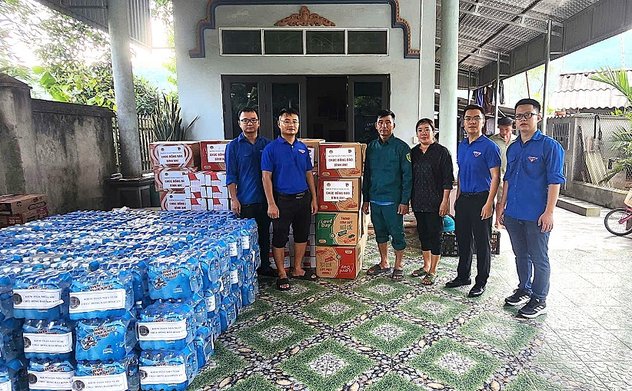 Những chuyến xe mang theo nhu yếu phẩm của Kiểm toán nhà nước đã đến với người dân vùng lũ