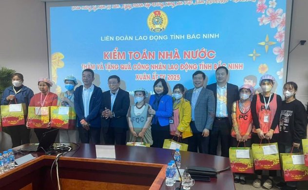 Trao 160 suất quà cho công nhân Khu công nghiệp VSIP Bắc Ninh