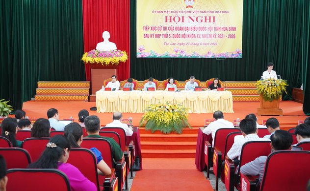 Ủy viên Bộ Chính trị, Thường trực Ban Bí thư, Trưởng Ban Tổ chức Trung ương Trương Thị Mai tiếp xúc cử tri huyện Tân Lạc, tỉnh Hòa Bình