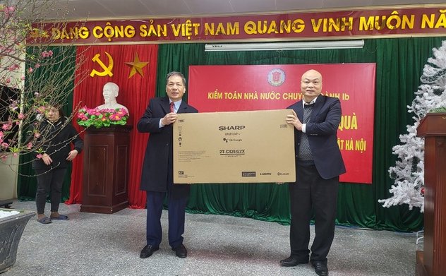 KTNN chuyên ngành Ib thăm và tặng quà Trung tâm Nuôi dưỡng trẻ khuyết tật tại Hà Nội