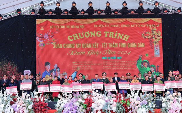 Chương trình “Xuân chung tay đoàn kết - Tết thắm tình quân dân” tại huyện Ba Vì, Hà Nội