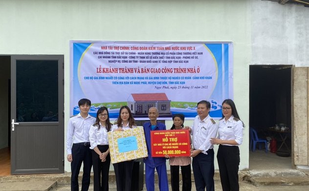 Kiểm toán nhà nước khu vực X trao nhà tình nghĩa cho hộ chính sách, hộ nghèo nghèo tại tỉnh Bắc Kạn và Cao Bằng
