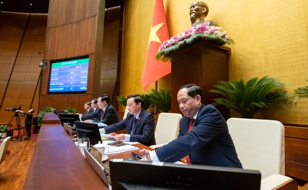 Quốc hội thông qua Nghị quyết "Việc huy động, quản lý và sử dụng các nguồn lực phục vụ công tác phòng, chống dịch COVID-19; việc thực hiện chính sách, pháp luật về y tế cơ sở, y tế dự phòng"