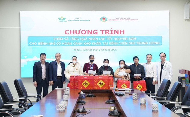 “Tết sẻ chia - Xuân yêu thương” đến bệnh nhân nghèo