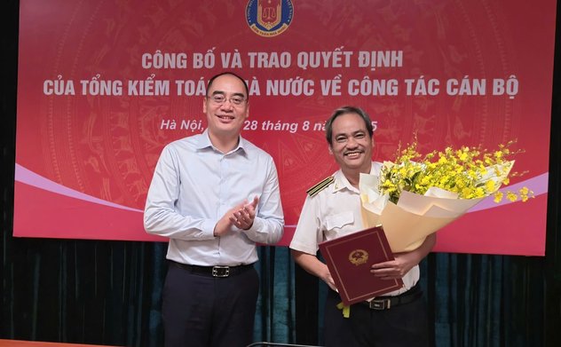 Trao Quyết định nghỉ hưu đối với Giám đốc Ban Quản lý dự án Công nghệ thông tin