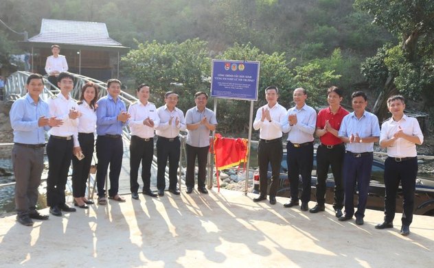 Kiểm toán nhà nước chuyên ngành III phối hợp tổ chức khánh thành công trình cầu dân sinh “Cùng em vượt lũ tới trường”