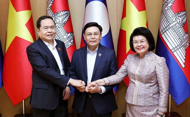 Ba Chủ tịch Quốc hội Việt Nam - Lào - Campuchia ăn sáng làm việc