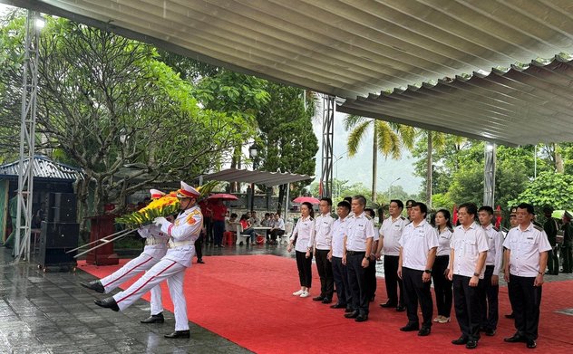 Kiểm toán nhà nước chuyên ngành Ia dâng hương, tưởng niệm các anh hùng liệt sỹ