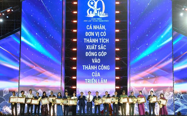 Kiểm toán nhà nước vinh dự nhận Bằng khen của Thủ tướng Chính phủ tại Lễ bế mạc Triển lãm thành tựu đất nước 80 năm