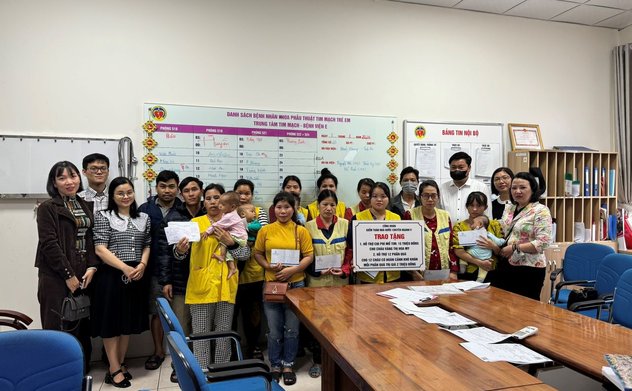 Kiểm toán nhà nước chuyên ngành V hỗ trợ chi phí mổ tim và tặng quà Tết cho bệnh nhi có hoàn cảnh khó khăn