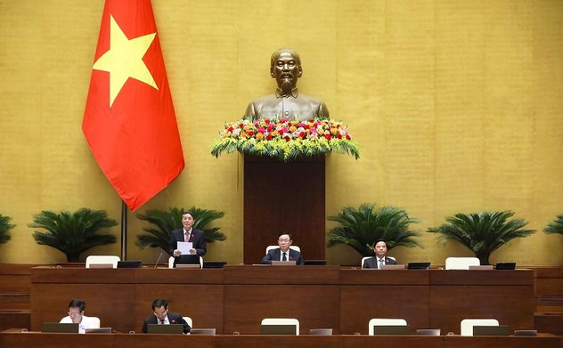 Quốc hội thông qua Luật Bảo vệ quyền lợi người tiêu dùng (sửa đổi) và thảo luận dự án Luật Tài nguyên nước (sửa đổi)