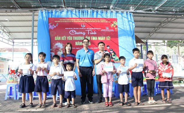 Hành trình "Gắn kết yêu thương, ấm tình ngày Tết" năm 2025 của Kiểm toán nhà nước khu vực IV