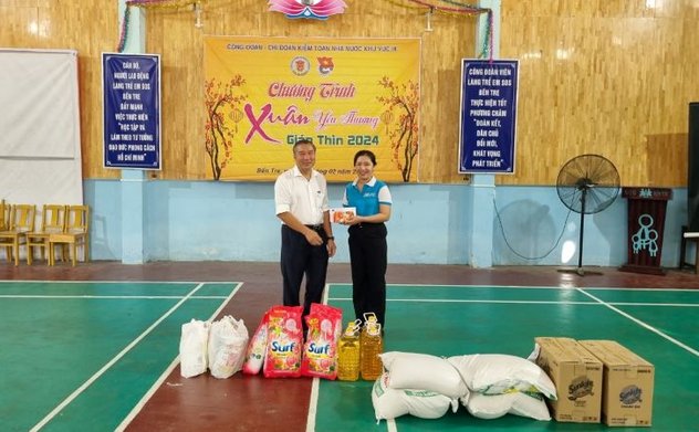 Kiểm toán nhà nước khu vực IX thăm, tặng quà tết tại Làng trẻ SOS Bến Tre