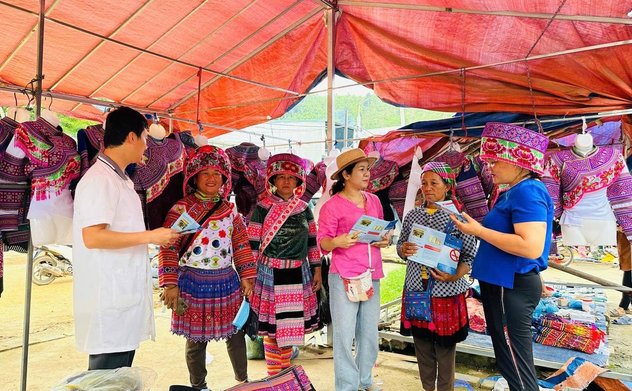 Lào Cai tăng cường truyền thông phòng chống tác hại thuốc lá tại chợ phiên vùng cao