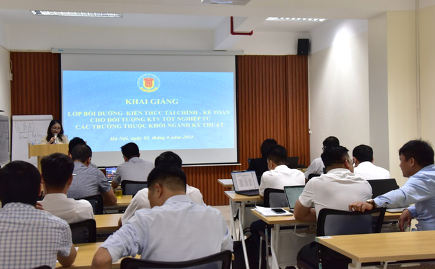 Khai giảng các lớp bồi dưỡng kiến thức, kỹ năng về tài chính, kế toán và kiểm toán môi trường